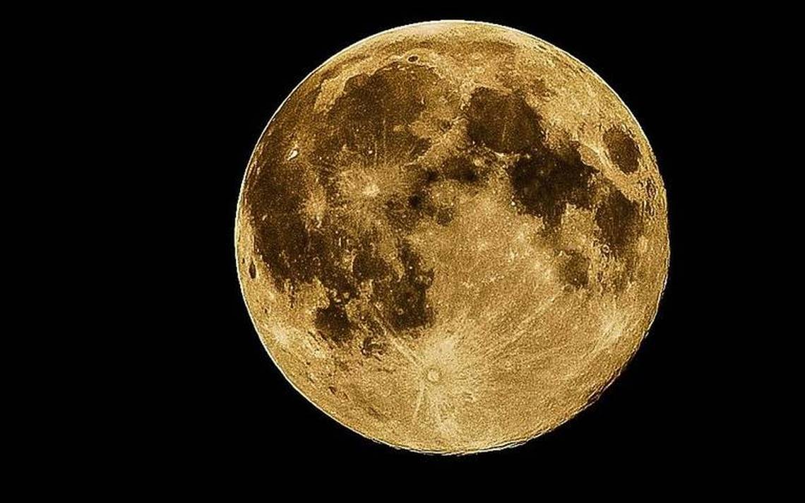 Luna de gusano, el fenómeno astrológico que llegará al cielo mexicano